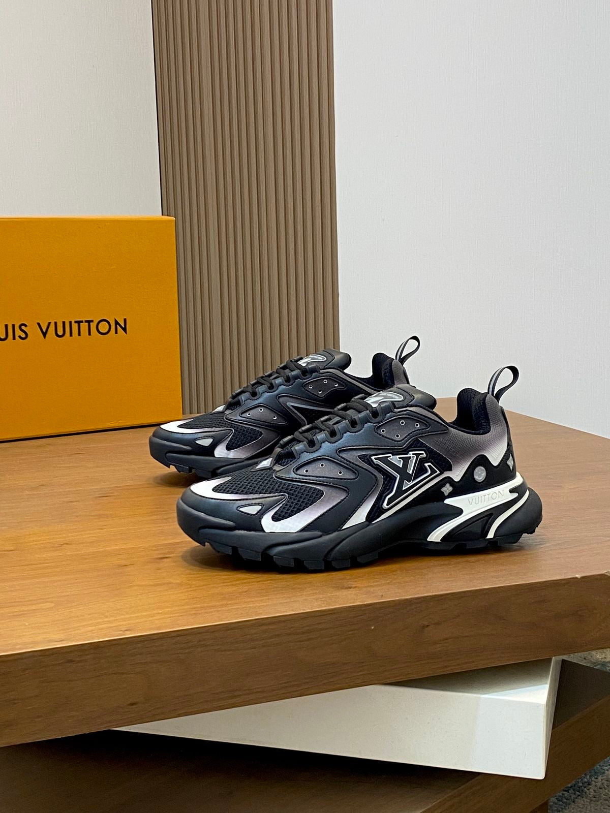 Lv Runner negro y blanco
