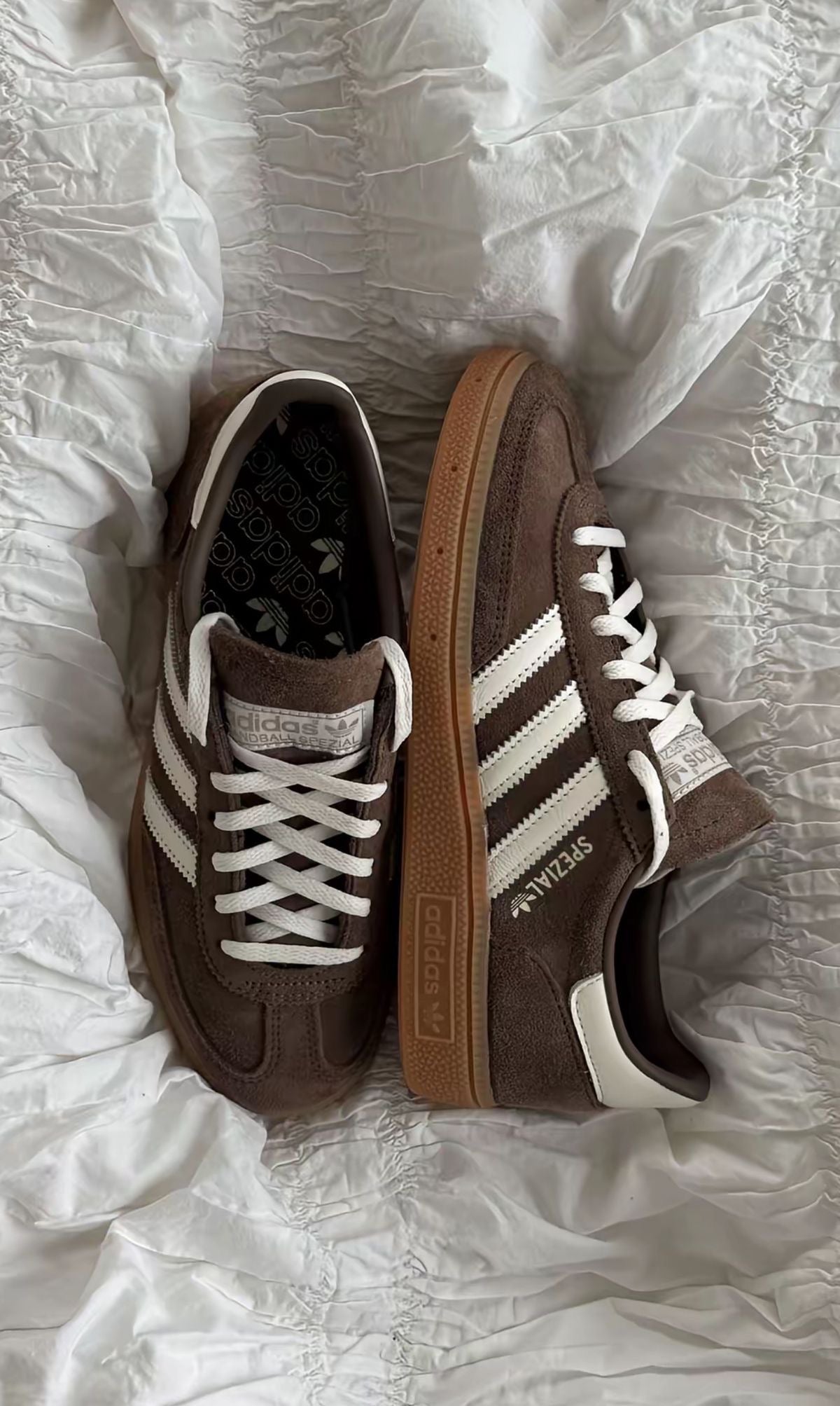 Adidas spezial castanho y blanco