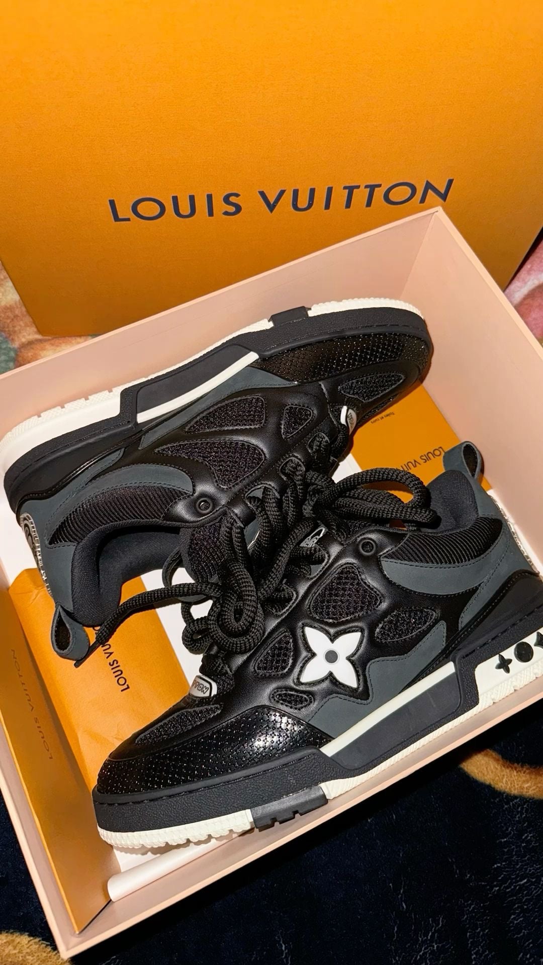LV skate negro